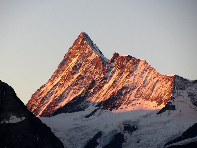 Finsteraarhorn. Vir: summitpost.org