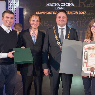 Klemen Jelić, podnačelnik; Miha Zupin, načelnik; Boštjan Trilar, župan MOK; Katarina Fon, predstavnica športnih plezalcev. Foto: Gregor Eržen