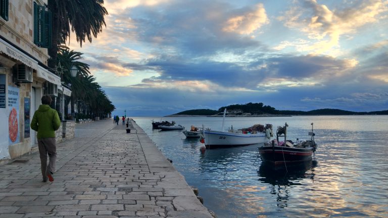 Hvar riva