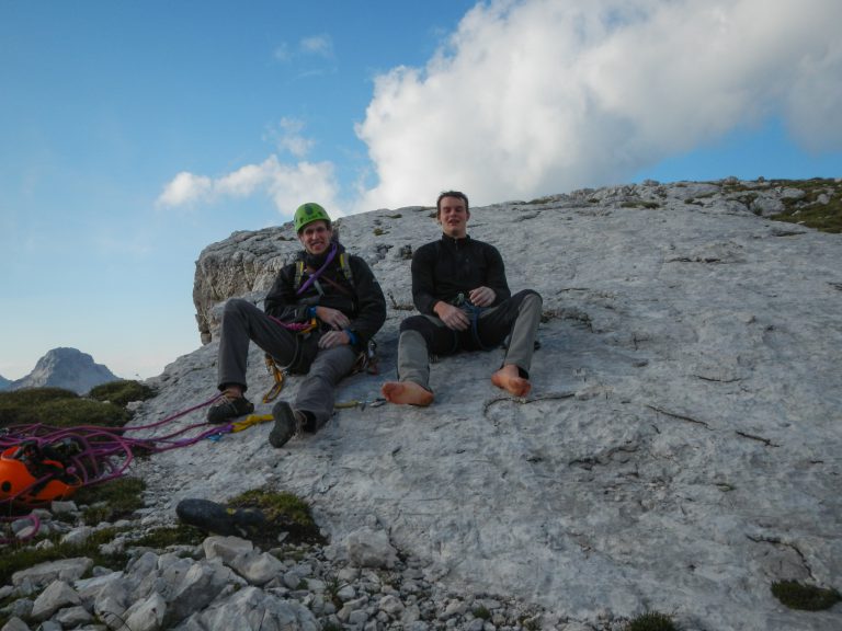 Po preplezani smeri. Vesela in izmučena sva si na vrhu segla v roko. Triglav – Obraz Sfinge 31.8.2013