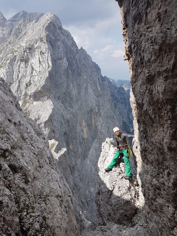 Okoli stolpa 6 m prusika in gremo!