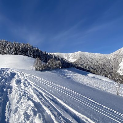 Desno Hoč, levo zadaj Porezen