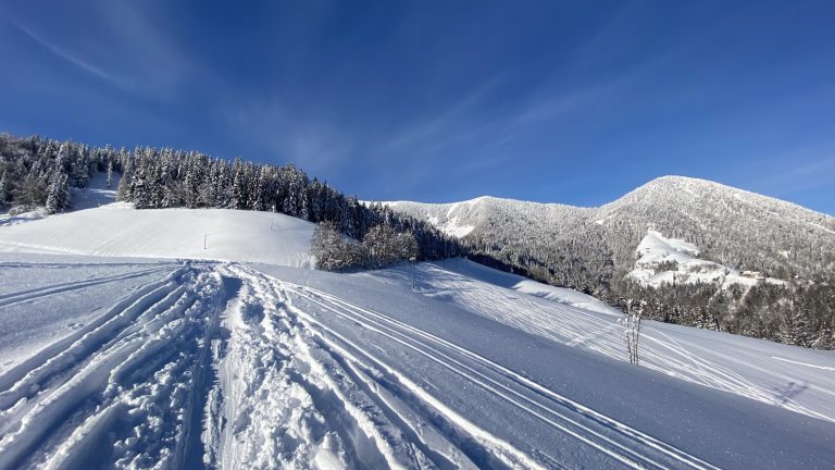 Desno Hoč, levo zadaj Porezen