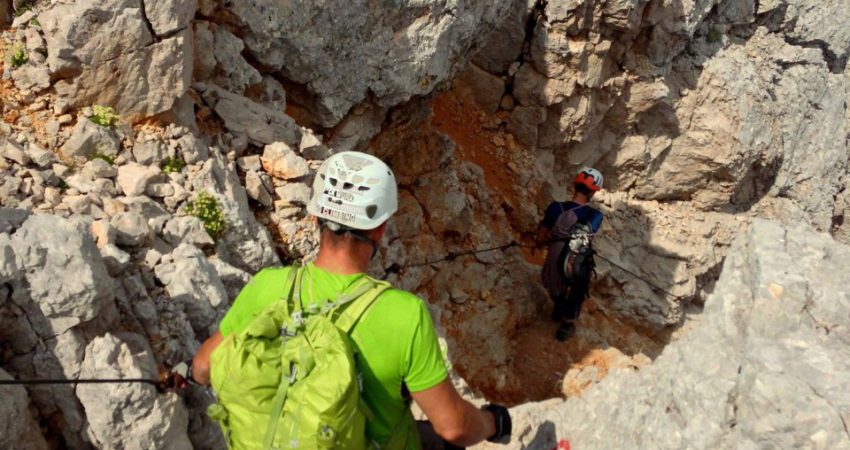 Sestop s Koroške Rinke po zavarovani plezalni poti na Ledine | Foto: Janez Nastran