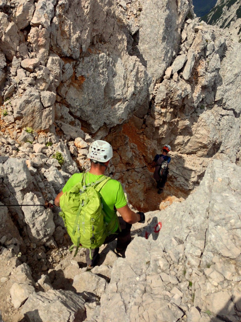 Sestop s Koroške Rinke po zavarovani plezalni poti na Ledine | Foto: Janez Nastran Sestop s Koroške Rinke po zavarovani plezalni poti na Ledine | Foto: Janez Nastran