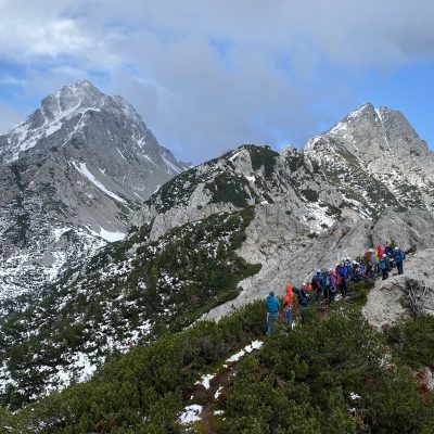 Levo Vrtača, desno Palec. Vmes pa dolina Suho Ruševje.