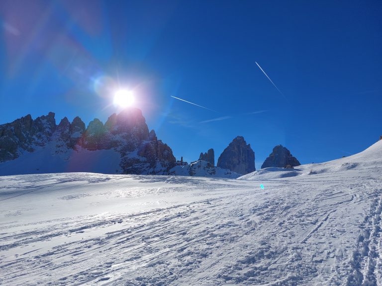 Prvi pogled na rifugio Locatelli, Monte Paterno in 3 Cime.