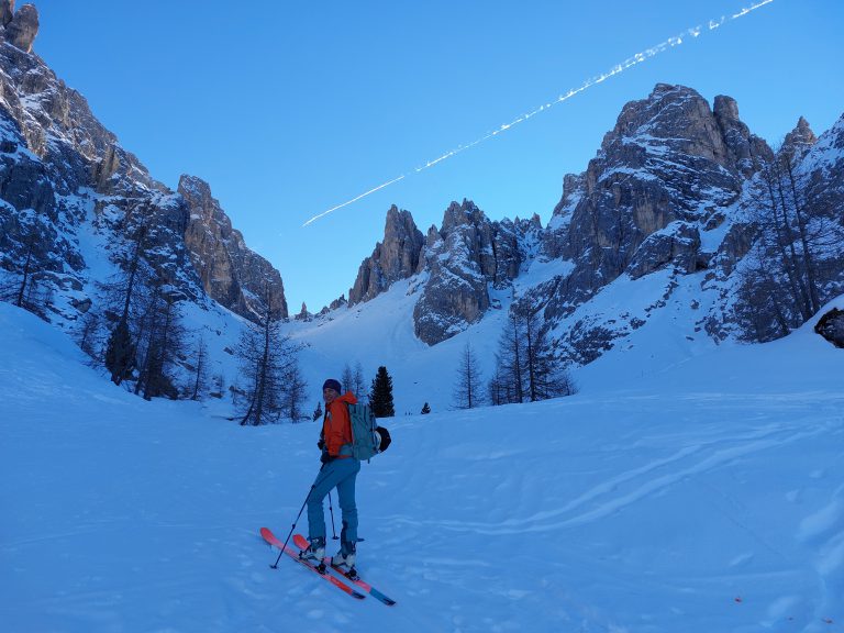 Proti sedlu Forcella della Neve.